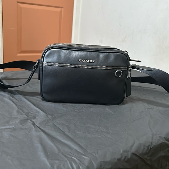 Coach Smooth Calf Leather Graham Crossbody in Black, in excellent condition - Picture 1 of 7